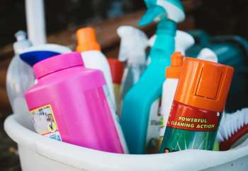 Estos son los productos de limpieza que nunca debes mezclar; podrían ser tóxicos o hasta explosivos