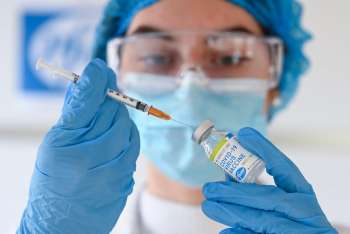 Tercera dosis de refuerzo de vacuna Pfizer protege contra variante ómicron según estudiosTercera dosis de refuerzo de vacuna Pfizer protege contra variante ómicron según estudios