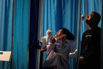 Ómicron aplasta a Hong Kong con la peor ola de Covid-19 que inició la pandemia