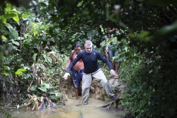 Informó Jair Bolsonaro que se hallaron vísceras humanas en el río durante búsqueda de periodista británico 