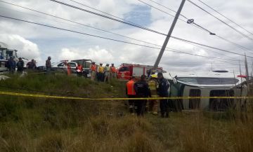 Atienden Bomberos accidente vial sobre la Apizaco-Tlaxco