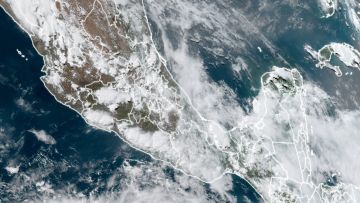 Tormenta tropical ‘Blas’ podría convertirse este miércoles a huracán frente a costas de México