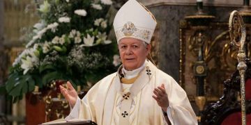 Padres se familia deben ser hombres de excelencia: Arzobispo de Puebla
