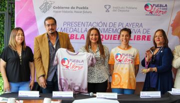 Presentaron playera y medalla para la carrera Puebla Te Quiere Libre 