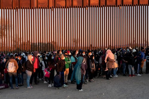 Corte de EEUU debate política sobre expulsión de migrantes