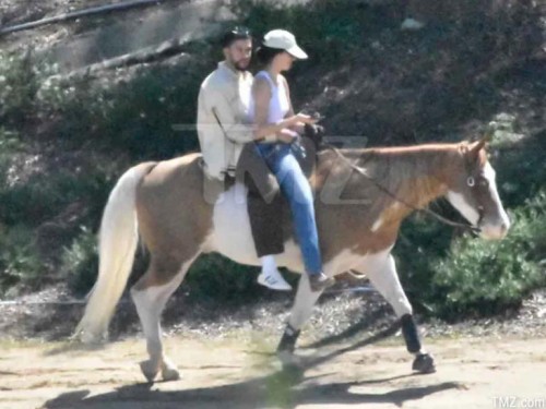 Captan a Bad Bunny y Kendall Jenner montando juntos a caballo