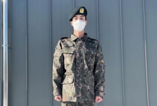 Jin de BTS completa el entrenamiento militar básico