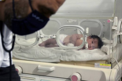 Ella es Aya, la bebé siria que nació y sobrevivió más de 10 horas bajo los escombros