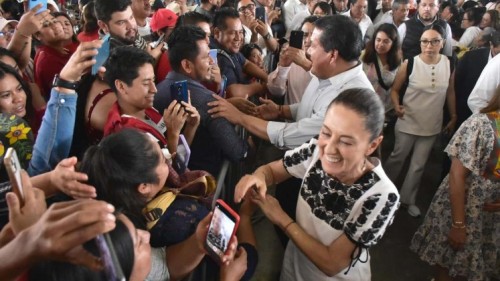 Puebla, Pue. Claudia Sheinbaum Pardo estará visitando el estado de Puebla por cuarta vez el próximo 21 de julio, según anunció este día el ex secretario de Gobernación, Julio Huerta Gómez, quien además funge como coordinador del proyecto de la morenista rumbo al proceso para buscar la sucesión de Andrés Manuel López Obrador.  A través de Twitter, el aspirante a la gubernatura de Puebla informó que Sheinbaum Pardo estará en Puebla por primera vez sin su cargo de jefa de gobierno de Ciudad de México, sin embargo, hasta el momento se desconocen más detalles del evento político que tendrá lugar en la capital poblana en dos semanas.  En la búsqueda de la candidatura a la presidencia de México, Clausia Sheinbaum se estará midiendo contra otros perfiles, como el ex canciller, Marcelo Ebrard Casaubón; el diputado con licencia, Gerardo Fernández Noroña; el ex senador, Ricardo Monreal y el ex secretario de Gobernación federal, Adán Augsto López, quien visitará territorio poblano dos días después de la morenista.  Entre los aspirantes previamente mencionados, destacan Claudia Sheinbaum y Marcelo Ebrard por ser quienes generalmente encabezan las encuestas de preferencias, seguido de Fernández Noroña, quien generalmente aparece en el tercer lugar de las mediciones que se han hecho a la fecha.  Julio Huerta Gómez se separó de su cargo en la Secretaría de Gobernación para dedicarse a la campaña de Sheinbaum Pardo, toda vez que el reglamento votado por el Consejo Nacional de Morena prohíbe a los funcionarios públicos ejercer dos funciones. Además, Julio Huerta sostiene sus propias aspiraciones políticas.
