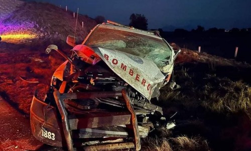 Trágico choque entre auto y camioneta de bomberos en la Amozoc-Perote