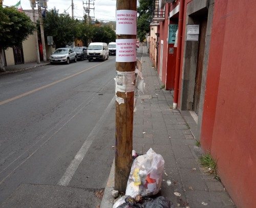 Pese advertencias, capitalinos ignoran al ayuntamiento, dejan basura en las calles