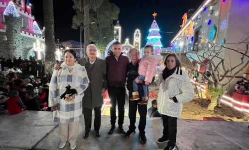 Un éxito, desfile navideño y encendido del árbol 2023 en Chiautempan