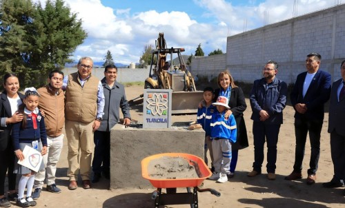 Colocó Lorena Cuéllar primera piedra de primarias en Tocatlán