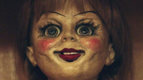 Mueven a la muñeca Annabelle en el Museo de los Warren y el video aterra a Internet: ¿Liberaron al demonio?