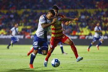 Con experimentos en la alineación, el Puebla perdió en Copa MX ante Morelia