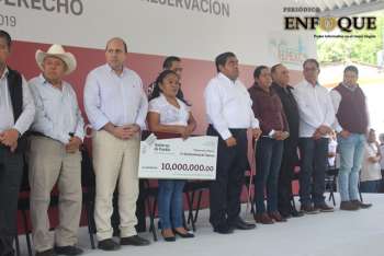 Entrega Barbosa 20 millones a Tepexco y Cohuecan tras linchamiento de siete personas 