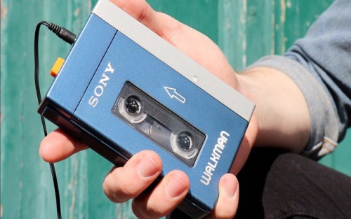 Vuelve el walkman de 1979 pero en versión moderna