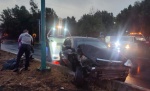 Choca policía estatal y abandona el vehículo en la autopista Tlaxcala-Texmelucan