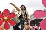 Captan a "Albertano" pasado de copas durante Desfile de las Flores en Huamantla