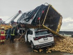 ¡Tragedia en la México–Veracruz! Torton aplasta dos vehículos; un hombre murió prensado