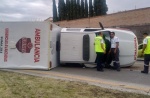 Volcadura de ambulancia SUMA moviliza cuerpos de emergencia en Puebla