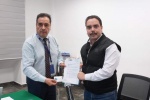 Foto: Cortesía Diputado recibe formato del censo legislativo del Inegi.