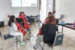 Estudiantes durante una clase de música en Tlaxcala.