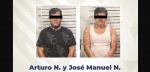 Policías resguardan una tienda en Puebla tras un robo.