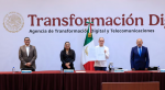 Autoridades durante la firma del Pacto Nacional para digitalizar trámites.