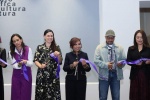 Amador Montes y autoridades durante la inauguración de su exposición en Tlaxcala.