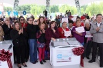 Foto: Cortesía Mujeres reciben lavadoras del programa de Bienestar en Tlaxcala.