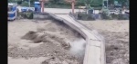 Foto: Cortesía Inundación arrastra viviendas y vehículos en Nepal.