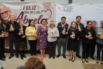 Omar Muñoz y Tere Alfaro reconocen a los abuelitos de Cuautlancingo