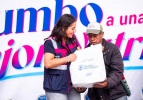 Por: Lula Pineda Guadalupe Cuautle entrega 156 despensas a adultos mayores de Lázaro Cárdenas