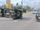 Choque entre transporte público y camioneta deja una mujer lesionada en San Lorenzo Almecatla