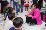 Foto: Cortesía Lorena Cuéllar convive con niñas y niños durante el curso de verano del Sedif.