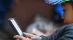 Foto: Cortesía Jóvenes usando teléfonos y redes sociales