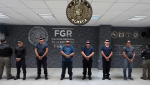 Policías detenidos durante operativo en Tabasco