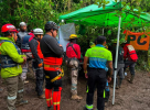 Rescatistas del CRUMT durante operativo en una gruta.