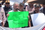 Agricultores durante una protesta en carretera de Tlaxcala