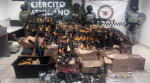 Militares durante operativo de aseguramiento de armas en Sonora