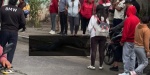 Foto: Cortesía Patrullas y autoridades resguardan una calle tras un ataque armado.
