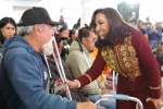 Foto: Cortesía Entrega de andaderas, bastones y muletas en Apizaco.