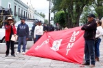 Foto: Cortesía Maestros protestan frente a Palacio de Gobierno en Tlaxcala.