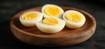Foto: Cortesía Huevo cocido y huevo revuelto en un desayuno saludable.