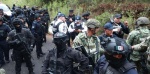 Foto: Cortesía Policías detenidos durante operativo en Coeneo, Michoacán.