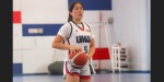 Foto: Cortesía Marilyn Myrella Chocoyo jugando básquetbol con Tigres Blancos UMAD