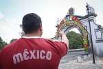 Omar Muñoz presenta enflorado de feria en el Puente de México 