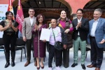 Foto: Cortesía Productores de Tlaxcala reciben constancias de liberación de adeudos.