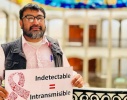 Foto: Cortesía Persona trans realiza trámite en oficina del Registro Civil.